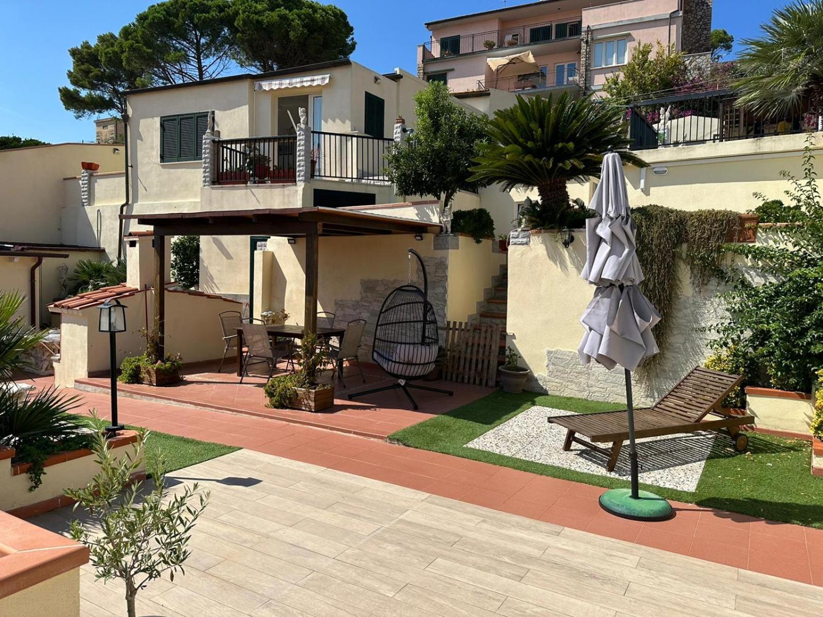 La Scalinata Hotel Портоферайо Екстериор снимка